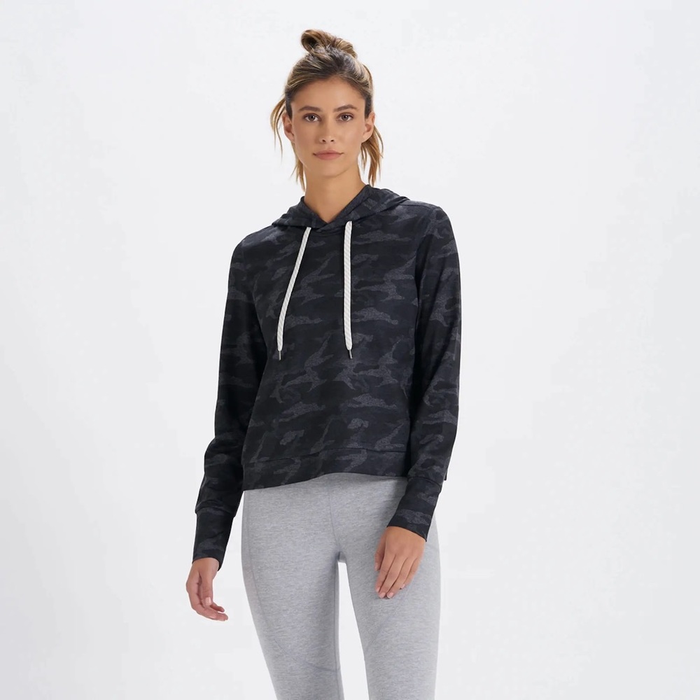 Vuori halo essential hoodie. Size medium great condition. Worn 3 times